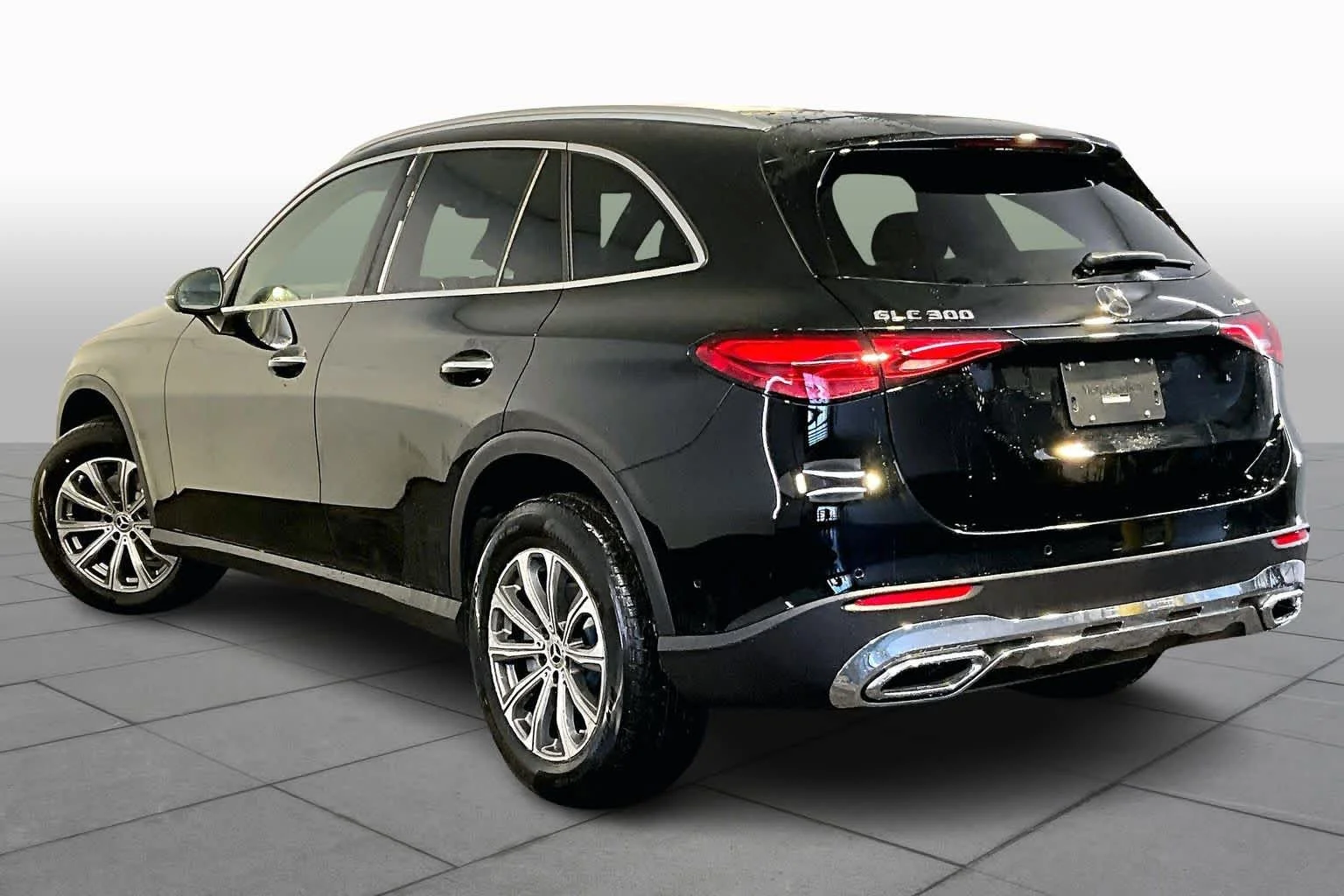 New 2026 040/Black Mercedes-Benz GLC 300 image 3