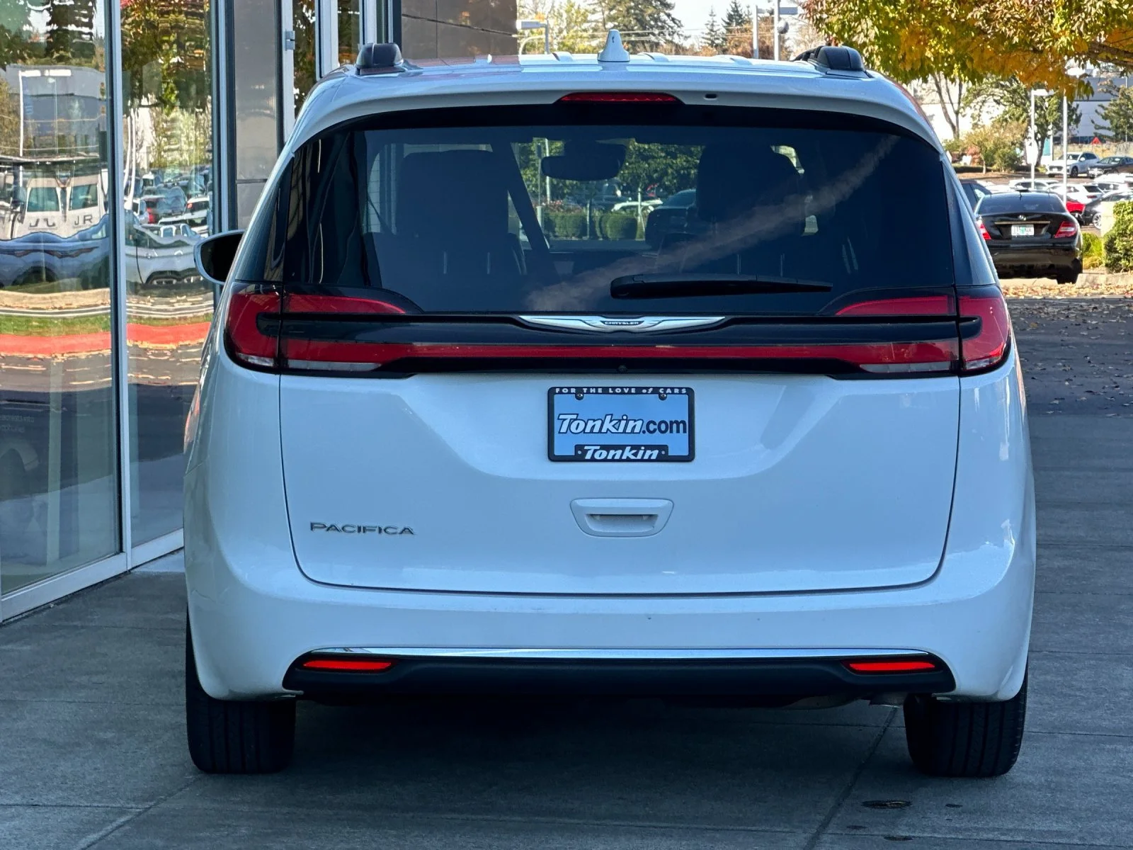 Used 2022 Bright White Clearcoat Chrysler Touring L image 5