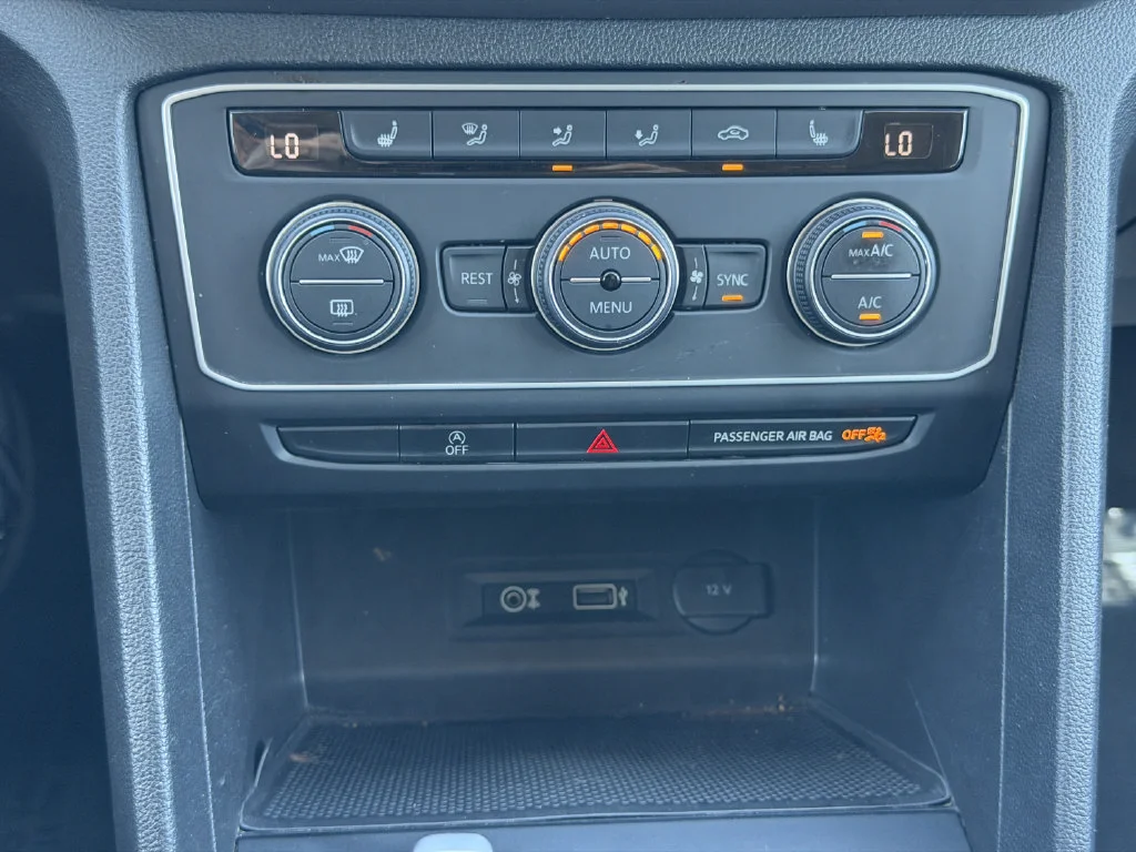 Used 2019 Red Volkswagen 3.6L V6 SE image 25