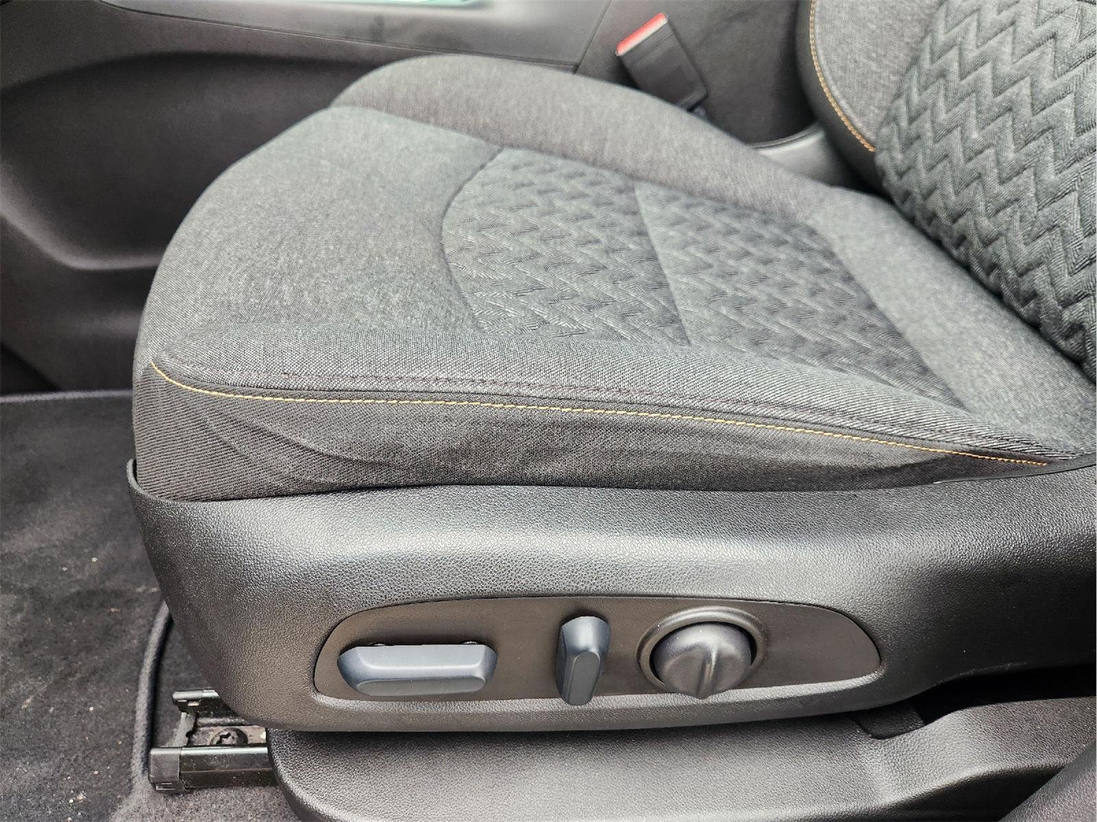 2022 Chevrolet Equinox photo 24 of 33