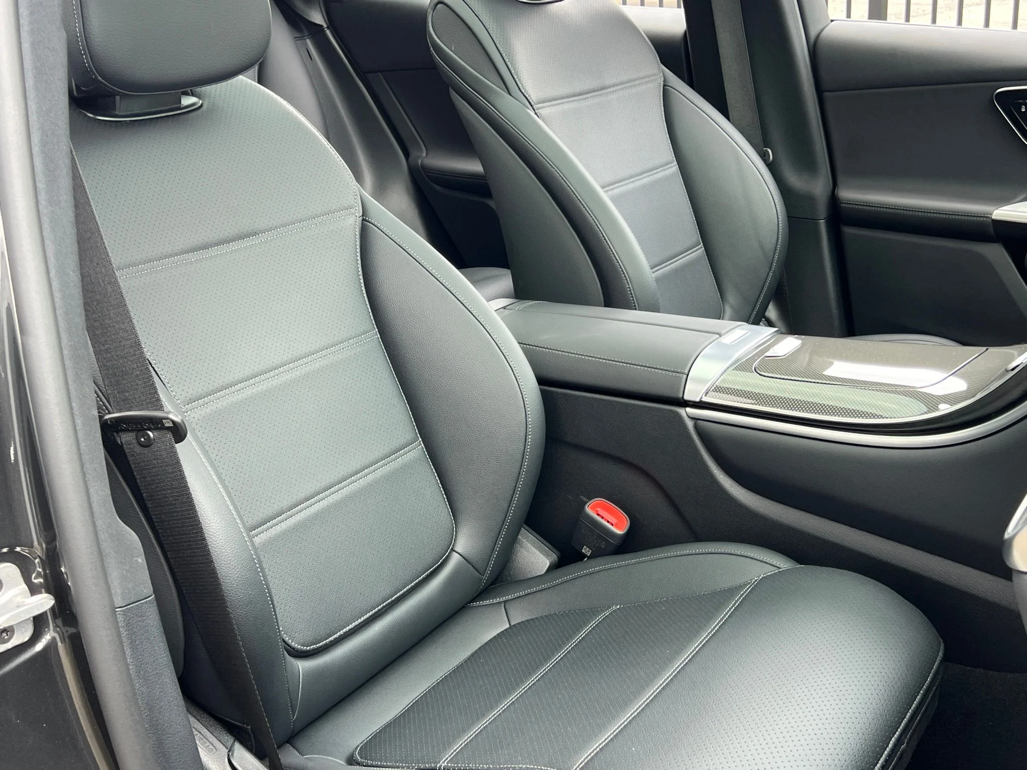 Used 2025 Gray Mercedes-Benz GLC 300 image 35