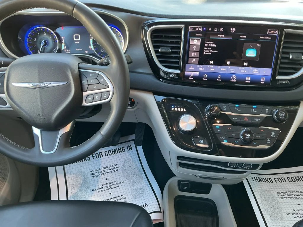 Used 2023 Black Chrysler Touring L image 23
