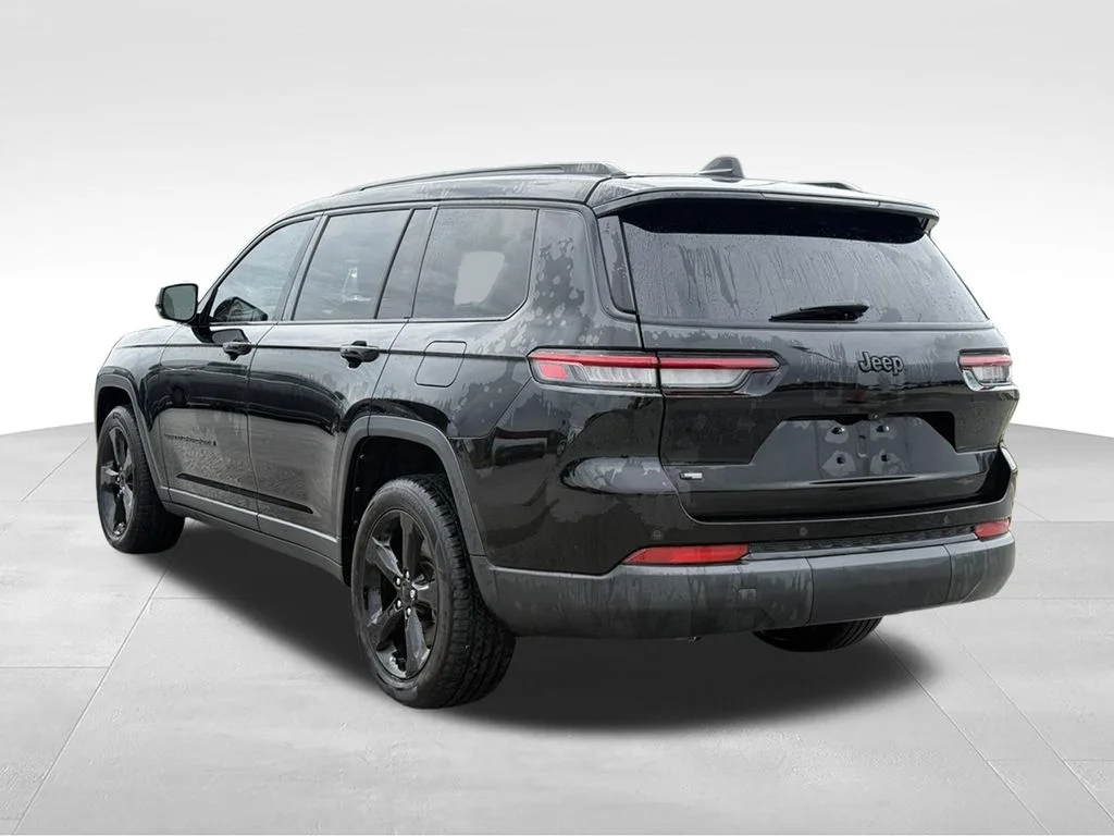 Used 2021 Black Jeep Altitude image 3