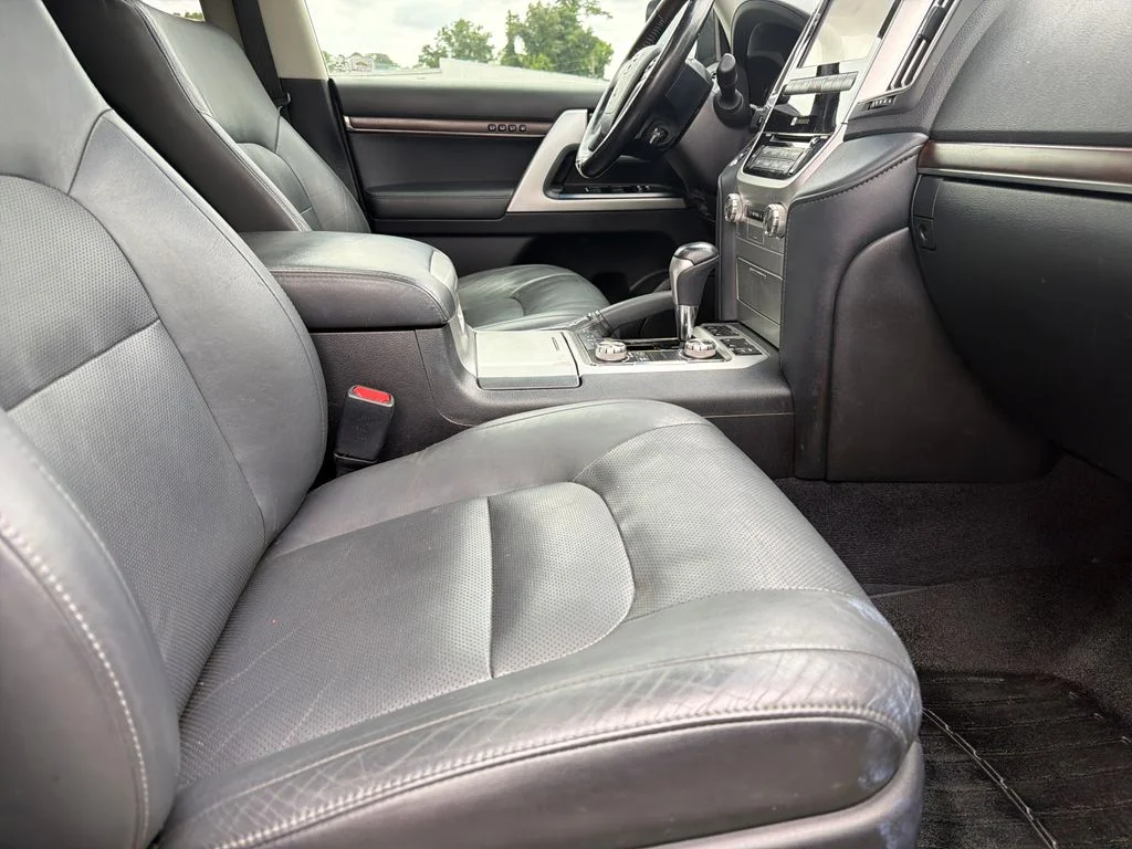 Used 2018 Blizzard Pearl Toyota  image 45