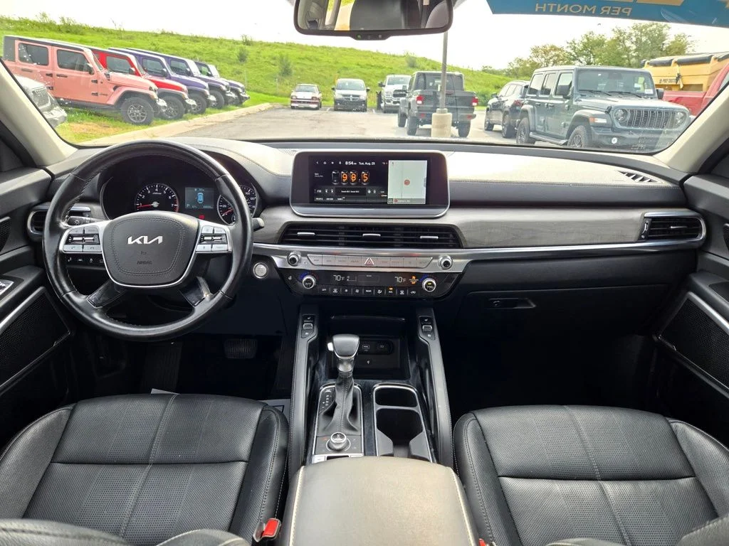 Used 2022 Gray Kia EX image 19