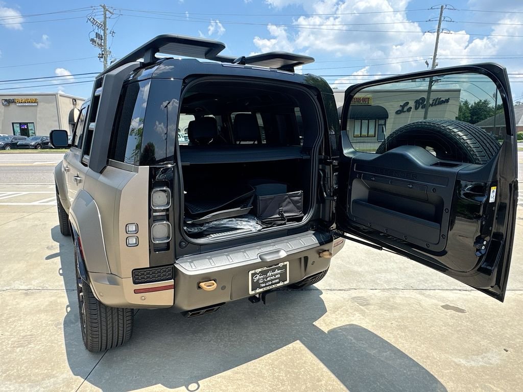 Used 2025 Petra Copper Premium Met Land Rover OCTA image 34