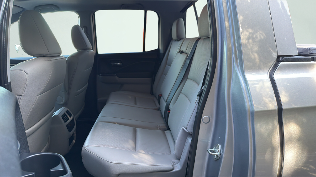 Used 2019 Silver Honda RTL-T image 22