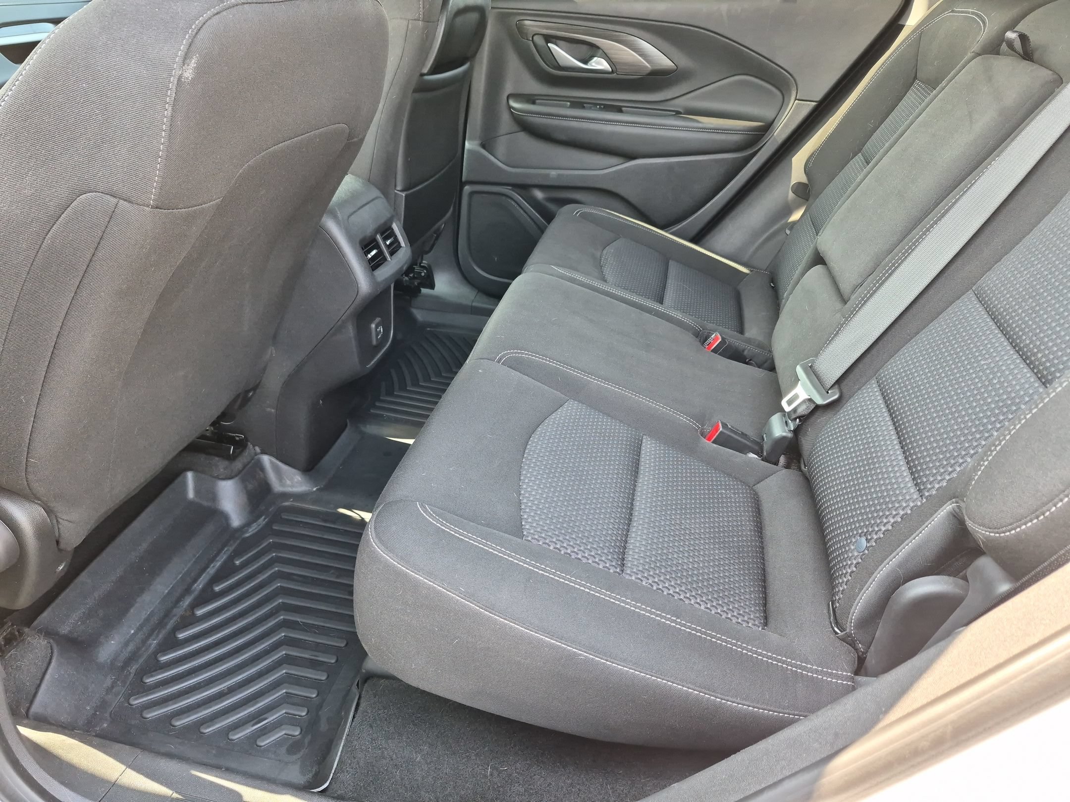 Used 2022 Summit White GMC SLE image 28