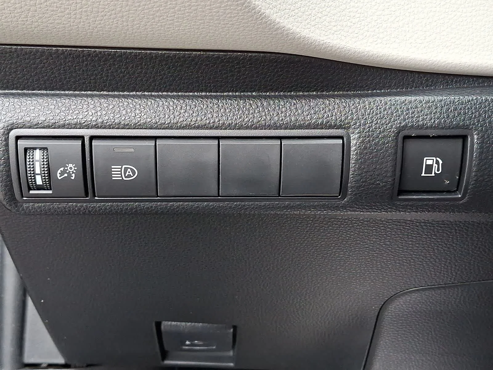 Certified Used 2022 Blueprint Toyota Hybrid LE image 29