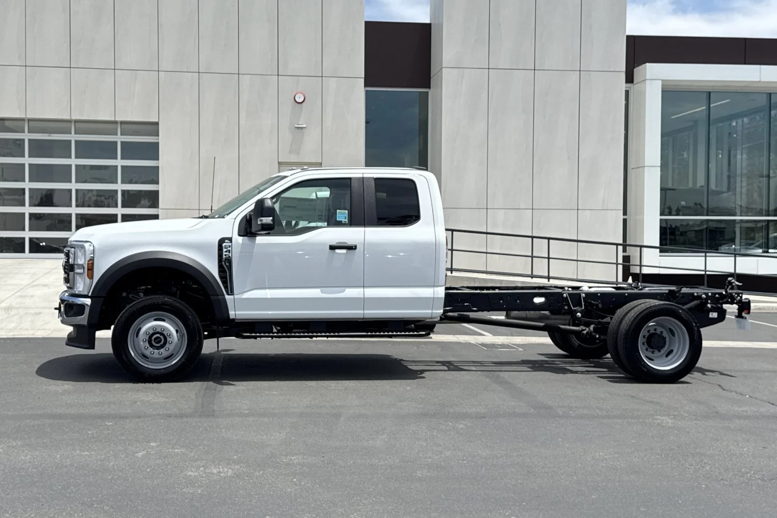 New 2026 Oxford White Ford F-450® XL image 6