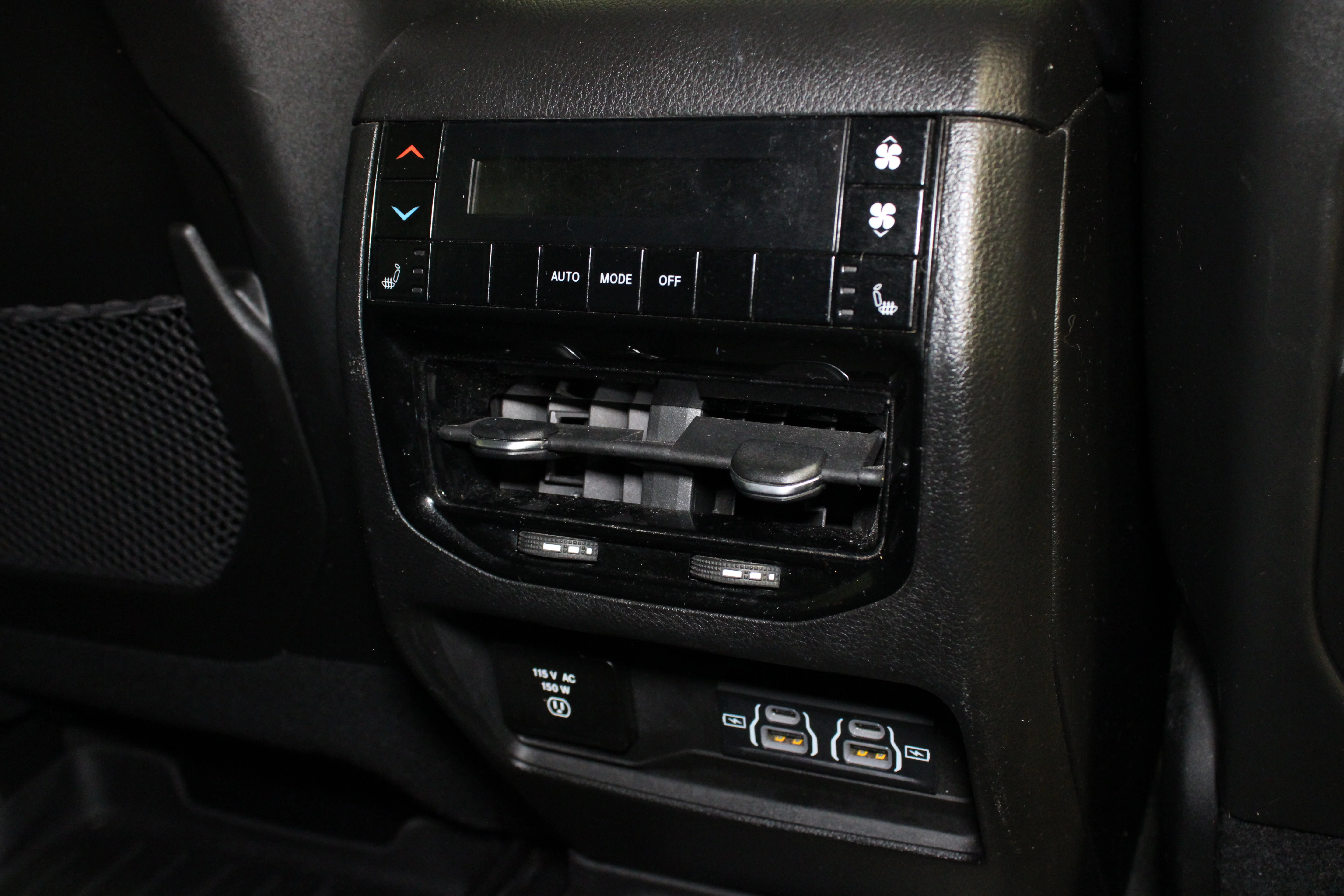 Used 2021 Diamond Black Crystal Pearlcoat Jeep Limited image 16
