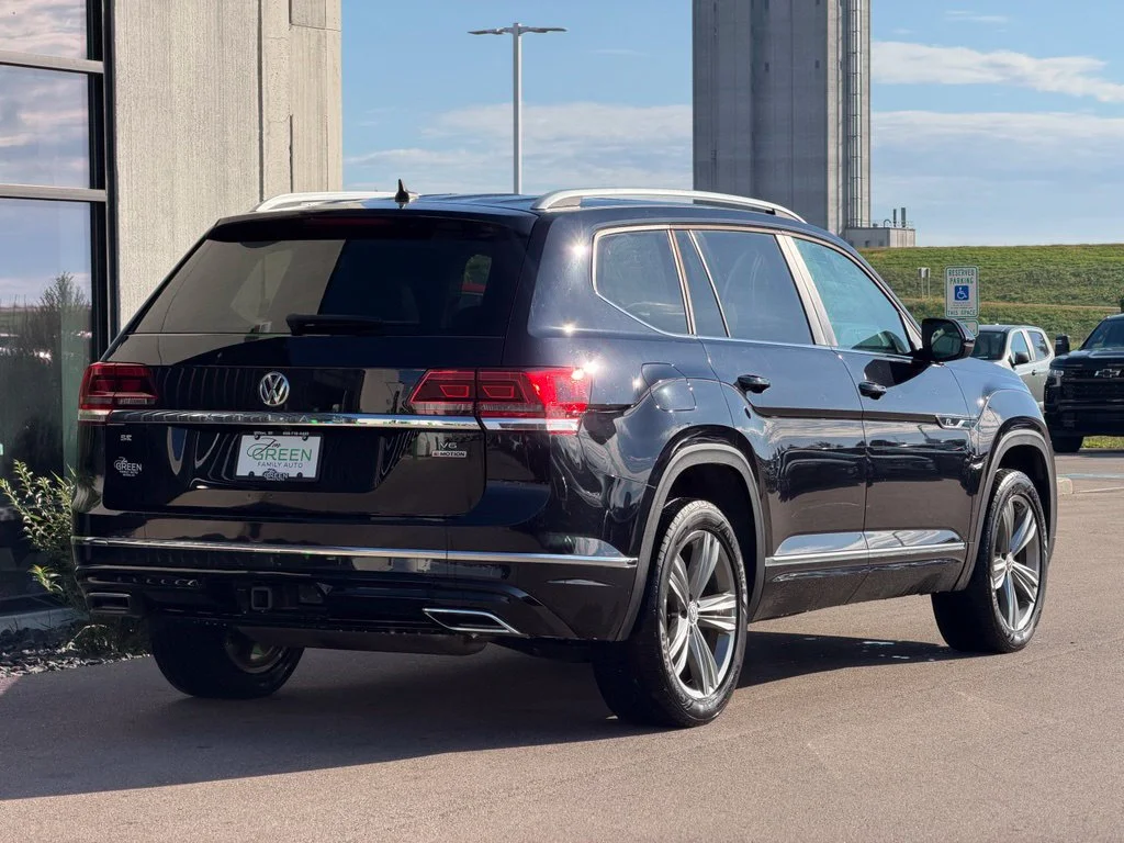 Used 2019 Black Volkswagen 3.6L V6 SE image 2