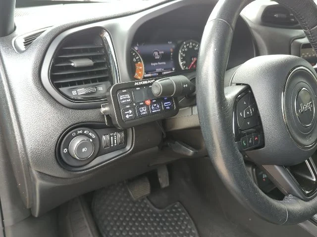 Used 2022 Teal Jeep Altitude image 14
