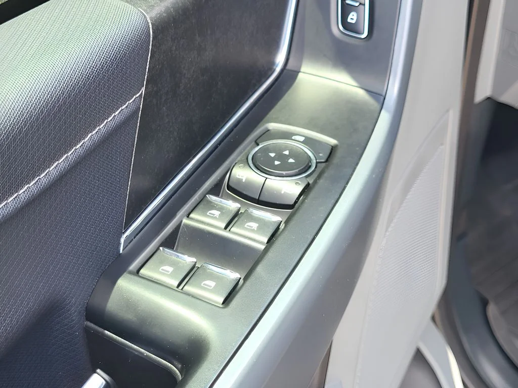 Used 2023 Agate Black Metallic Ford XLT image 19