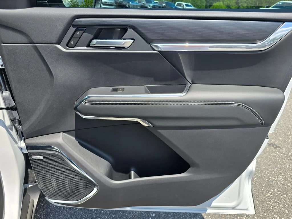 New 2026 White GMC Elevation image 37