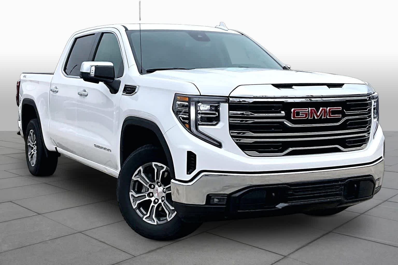 Used 2025 Summit White GMC SLT image 3