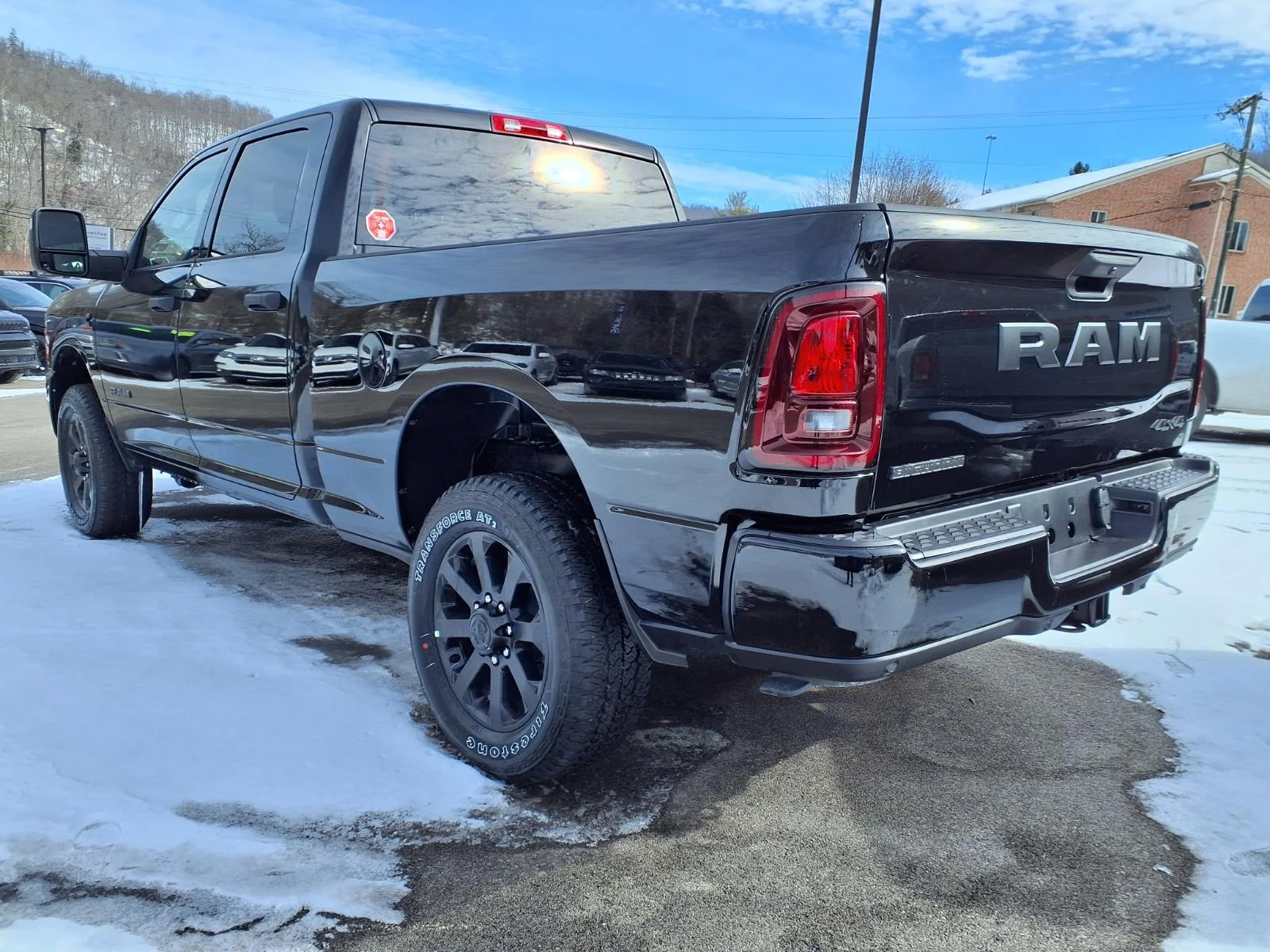 New 2026 Diamond Black Crystal Pearl-Coat Exterior Paint RAM Big Horn image 3