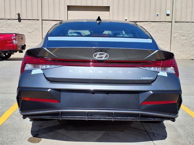 New 2026 Amazon Gray Hyundai Limited image 3
