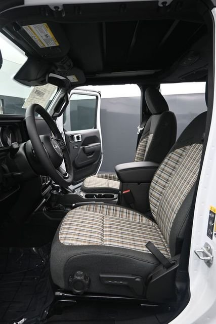 New 2026 Bright White Clear-Coat Exterior Paint Jeep 85th Anniversary Edition image 9