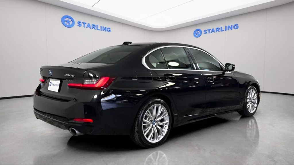 2024 BMW 3 Series 330e - Photo 6