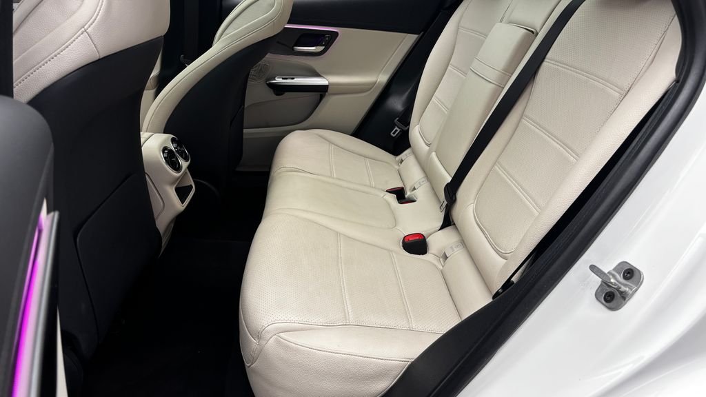 Used 2025 White Mercedes-Benz GLC 300 image 43