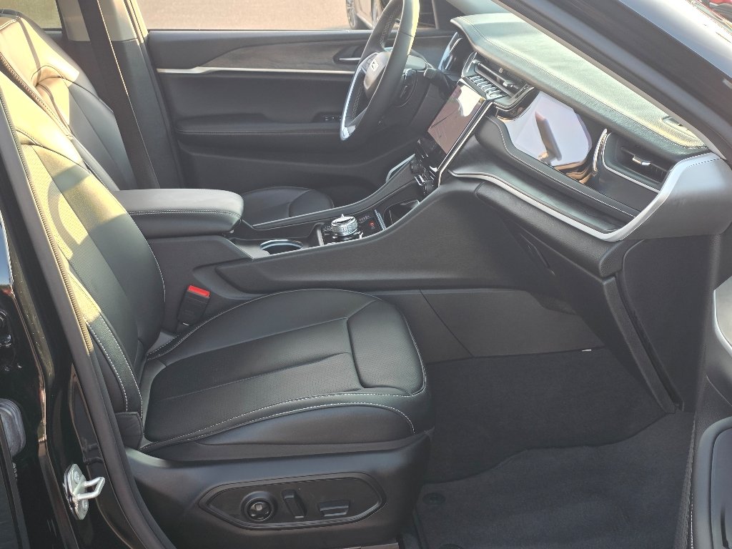 Used 2023 Diamond Black Crystal Pearl Coat Jeep 4xe image 22
