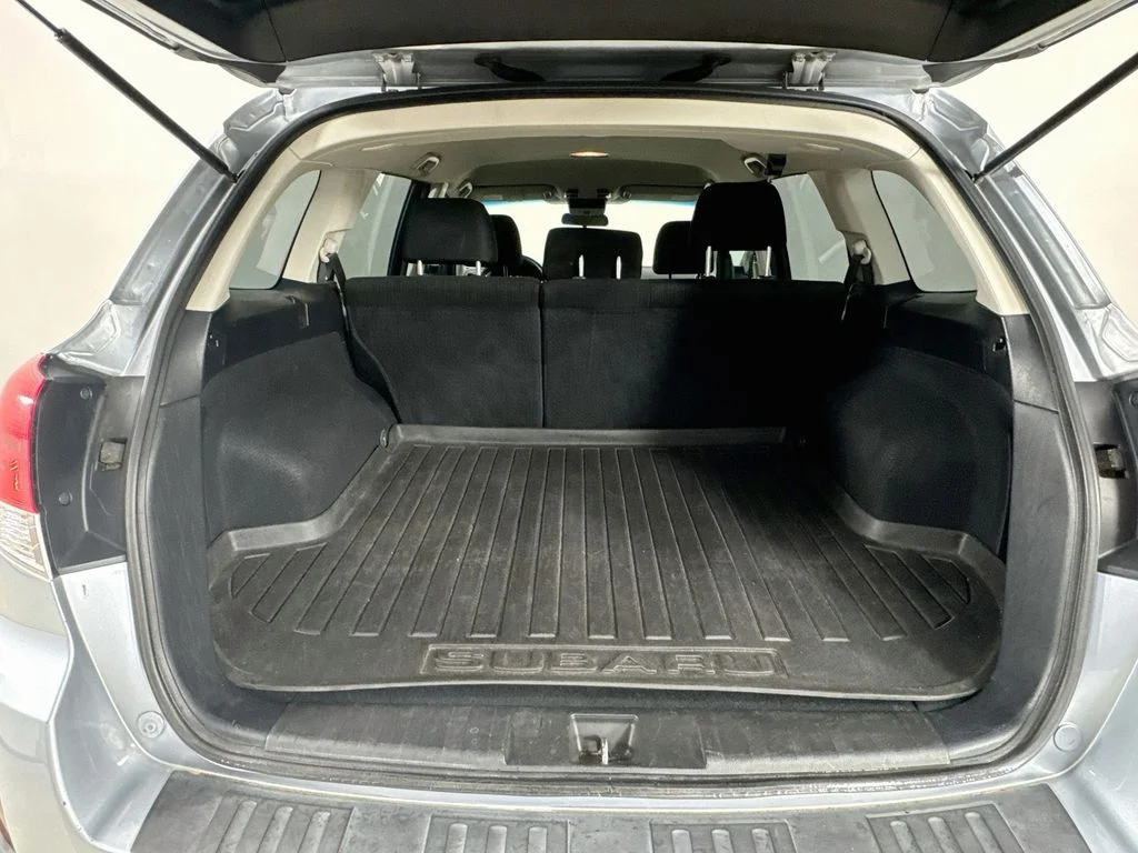 Used 2013 Ice Silver Metallic Subaru 2.5i image 26