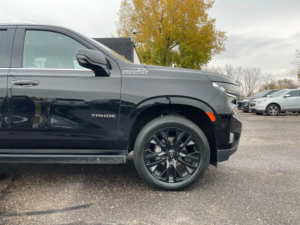 Used 2021  Chevrolet High Country image 2