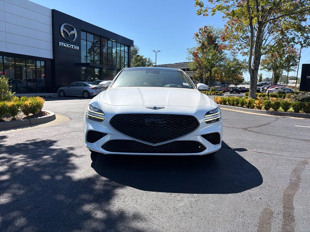 Used 2023 White Genesis 3.3T image 2