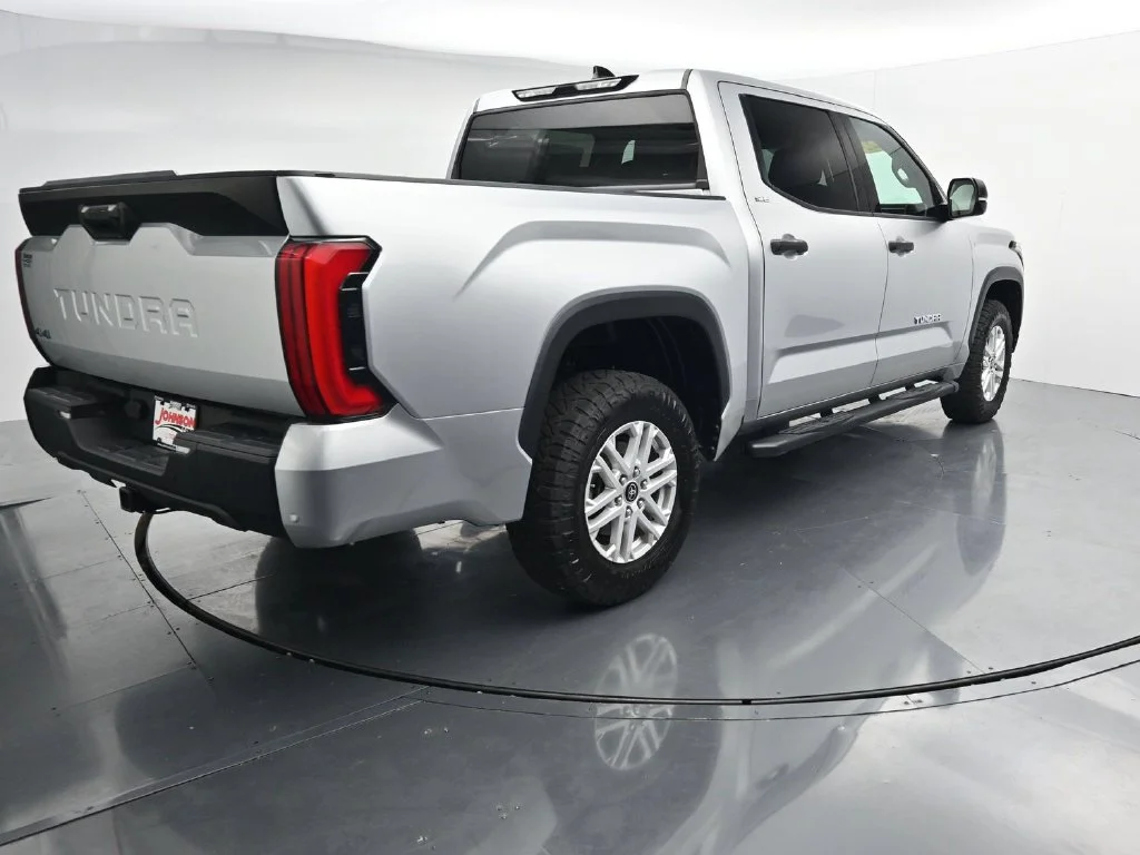 Used 2022 Silver Toyota SR5 image 6