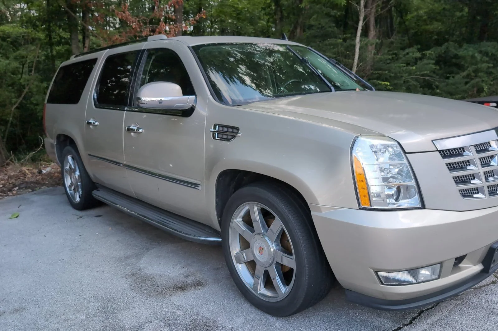Used 2014 SILVER COAST METALLIC Cadillac Luxury image 9