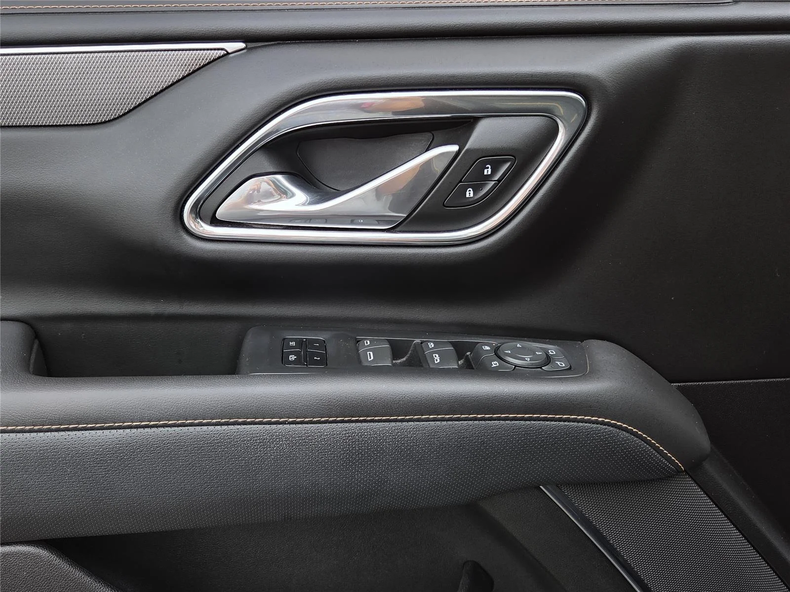Used 2023 Summit White GMC AT4 image 19