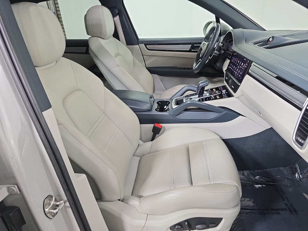Used 2022  Porsche Platinum Edition image 27