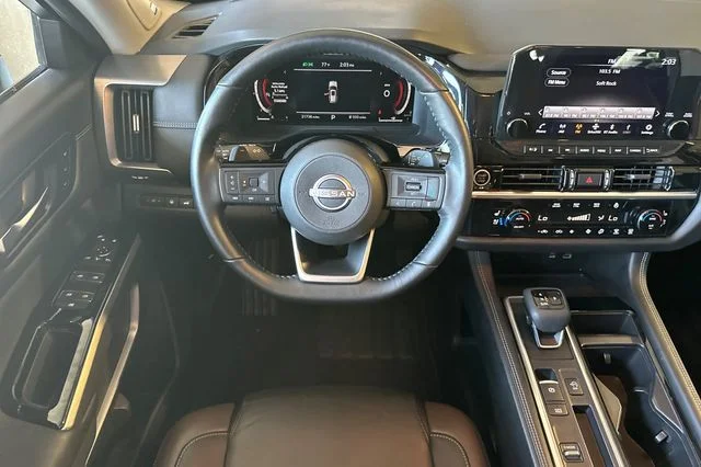 Used 2023 Silver Nissan Platinum image 13