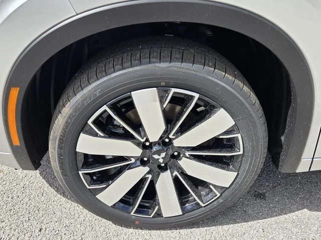 New 2026 Silver Mitsubishi SEL image 4