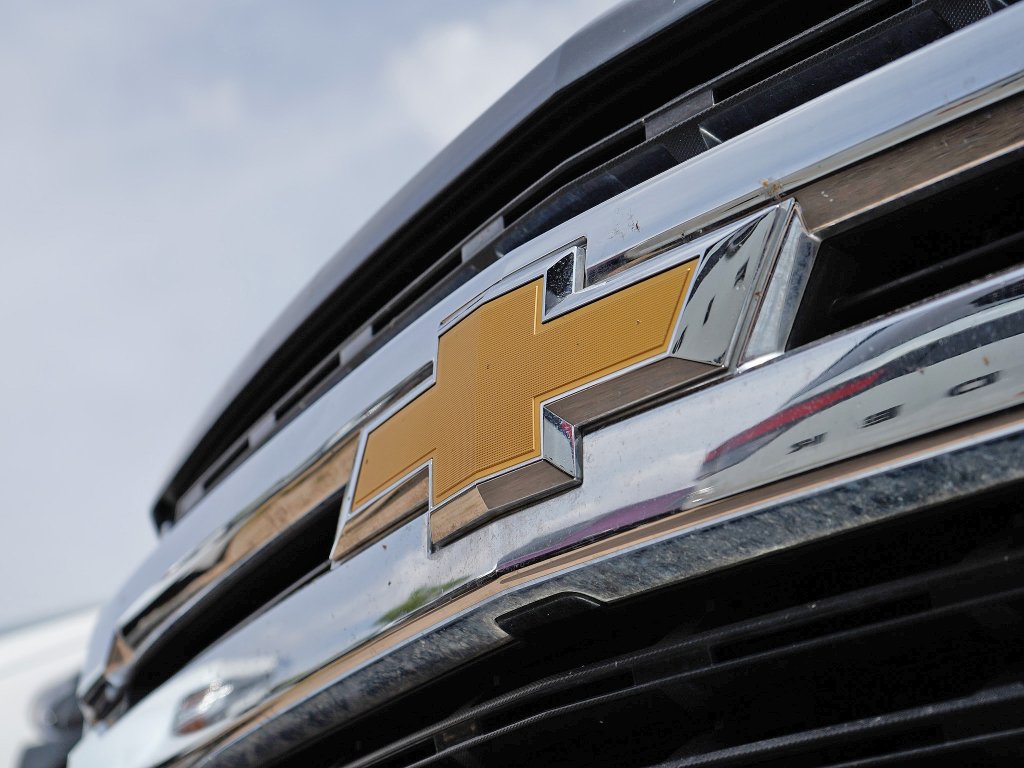 Used 2020 Shadow Gray Metallic Chevrolet LT image 8