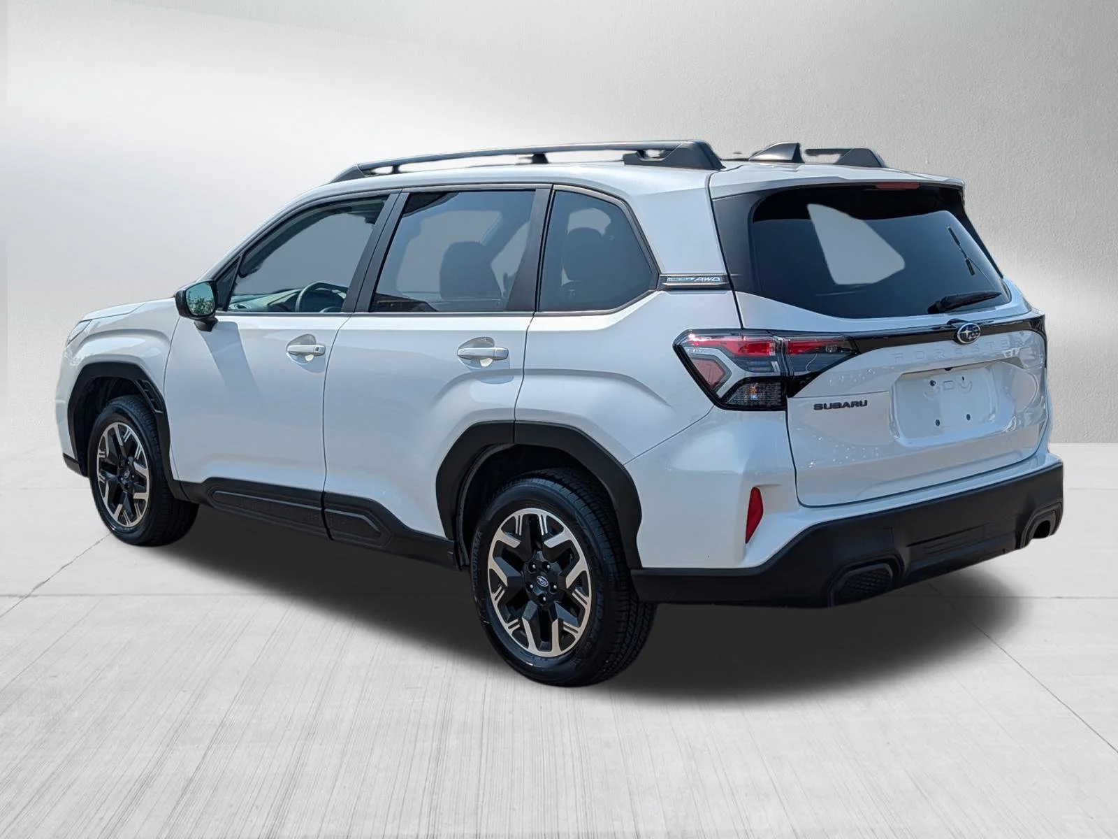 Used 2025 Crystal White Pearl Subaru Premium image 5
