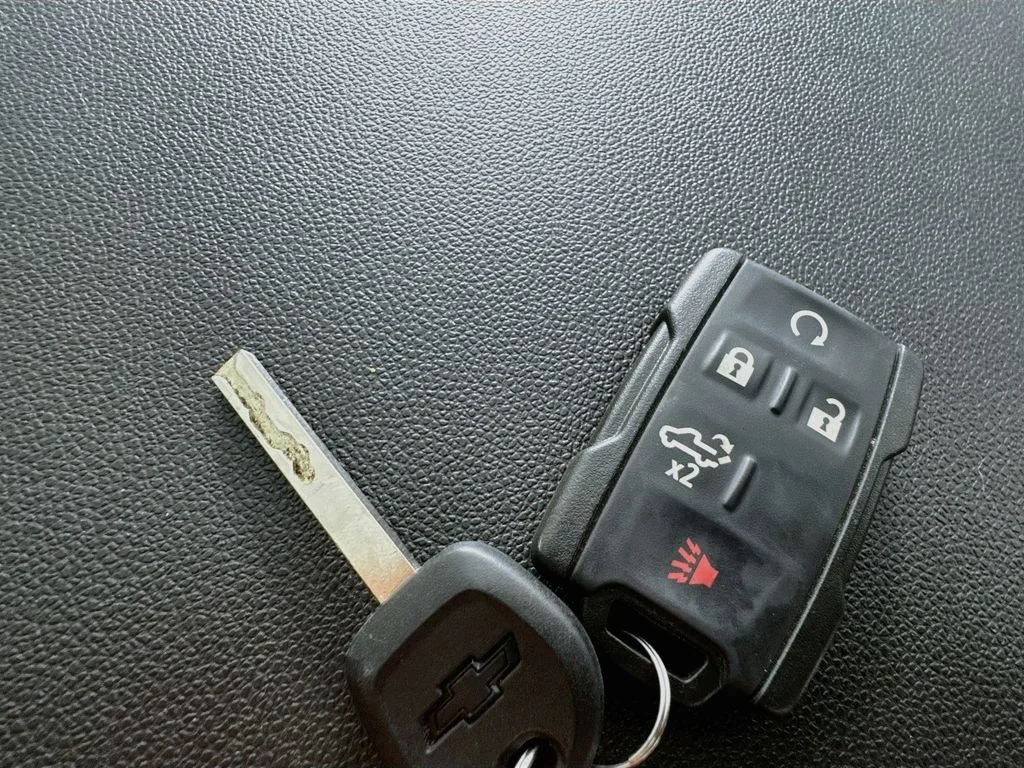 Used 2021 White Chevrolet Custom image 33
