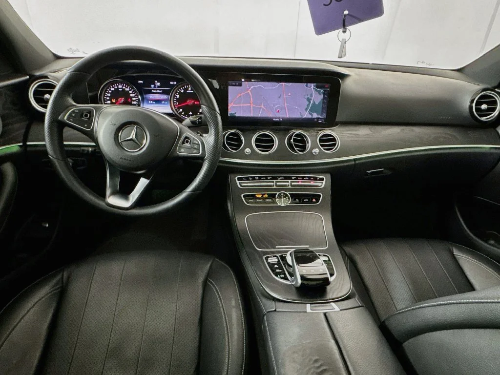 Used 2018 White Mercedes-Benz E 300 image 26