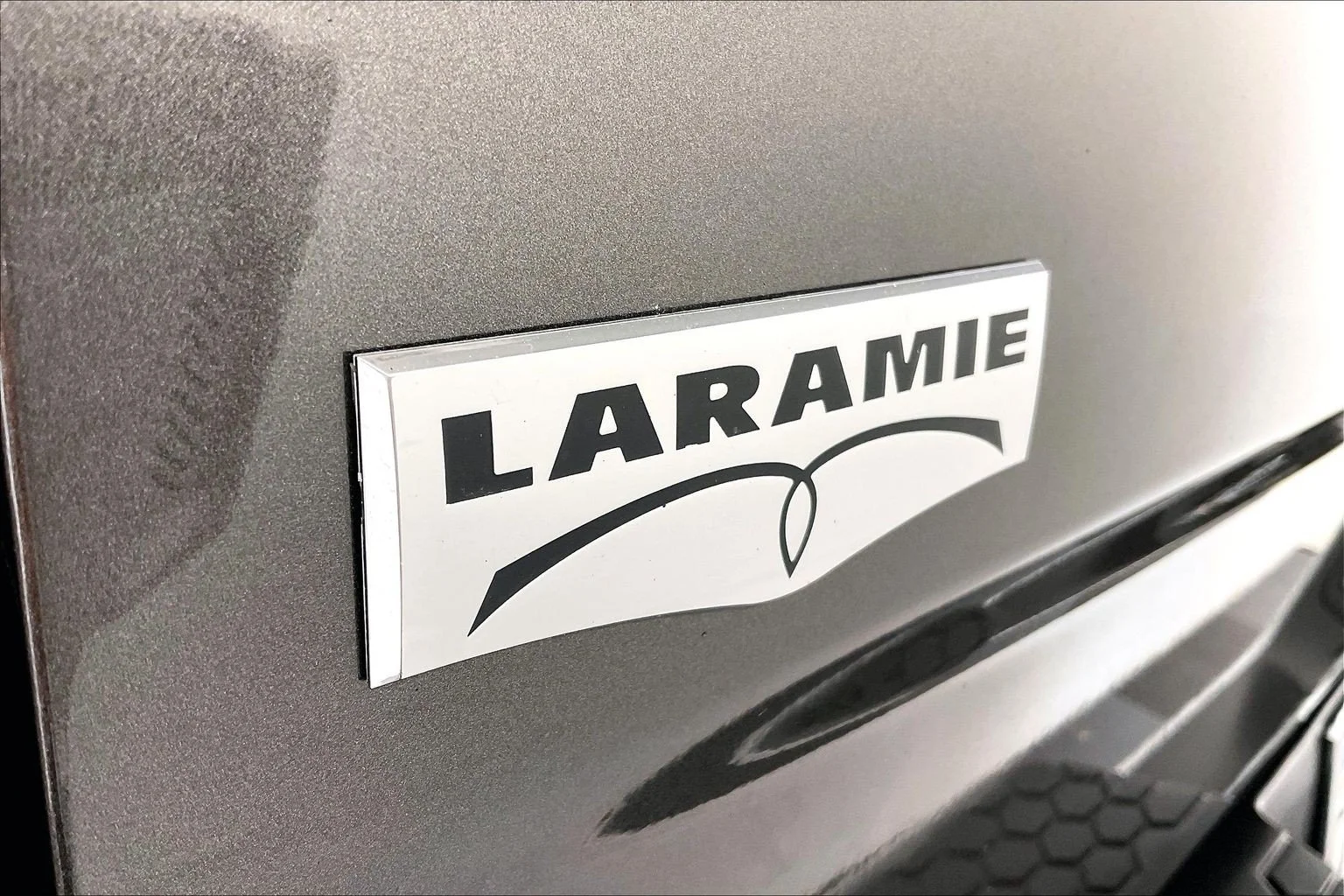 Used 2016 Granite Crystal Metallic Clearcoat Ram Laramie image 30