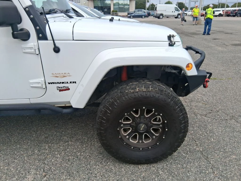 Used 2012 White Jeep Sahara image 3