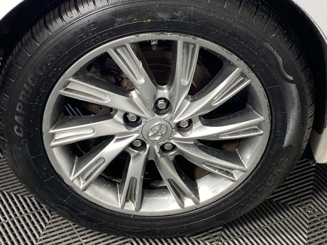 Used 2012 White Toyota LE image 28