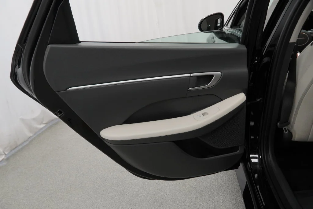 Used 2025 Abyss Black Hyundai SEL image 36
