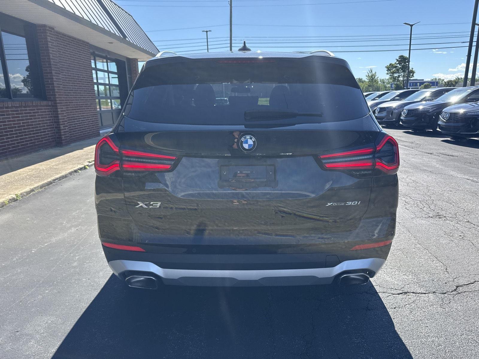 Used 2024 Black Sapphire Metallic BMW xDrive30i image 5