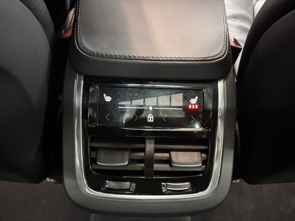 Certified Used 2023 Silver Volvo B6 Plus 7-Seater image 30