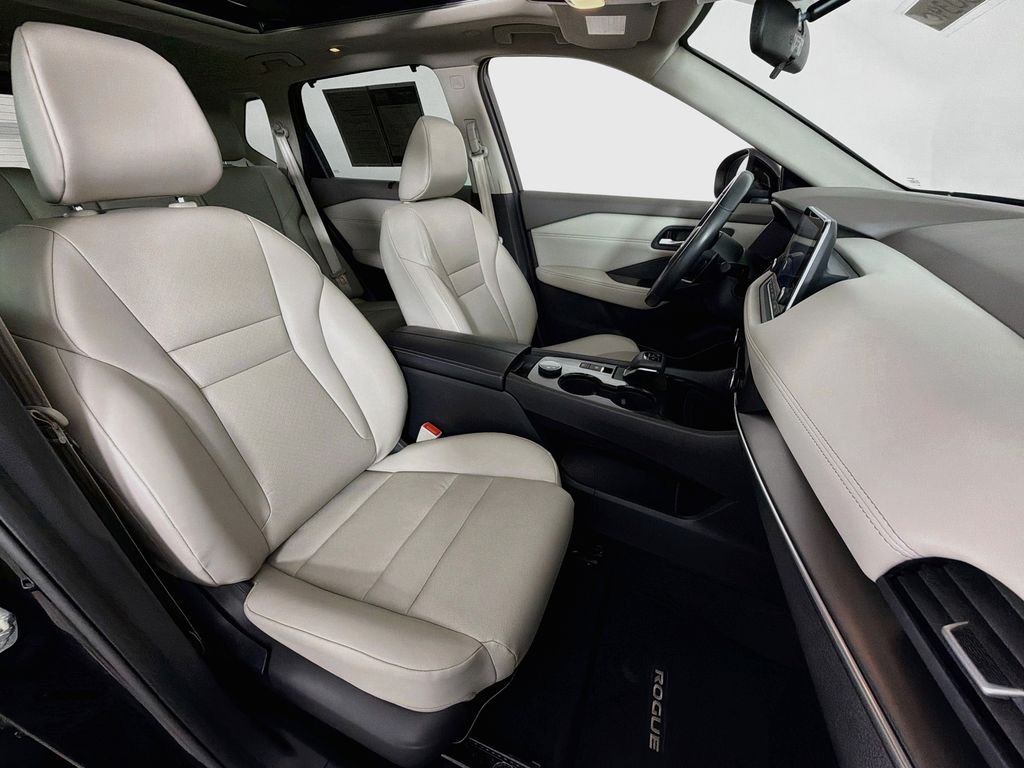Used 2023 Super Black Nissan SV image 28