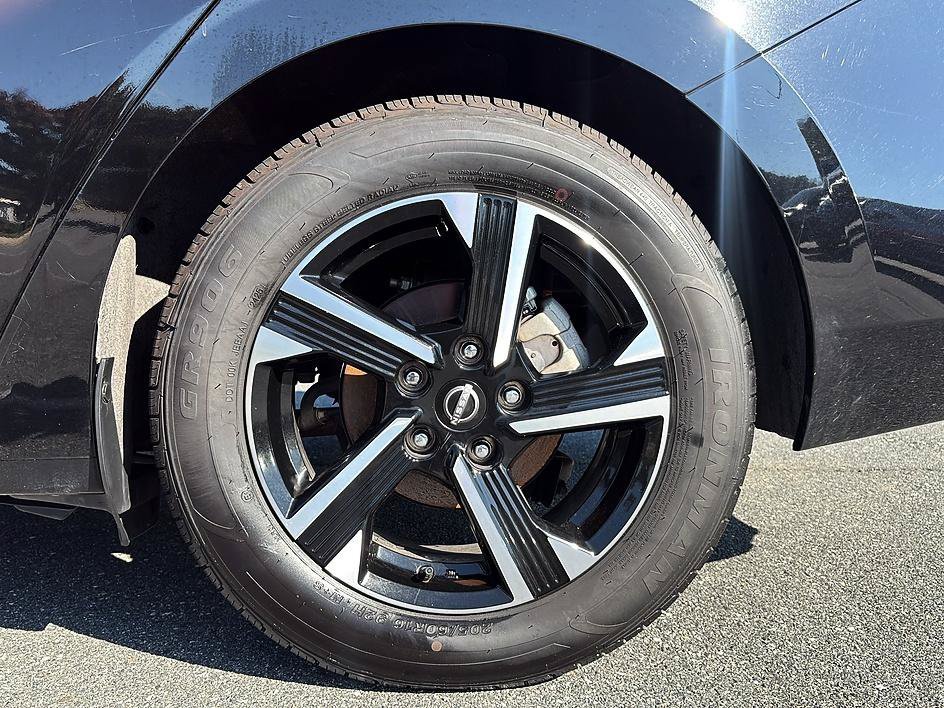 Used 2025 Super Black Nissan SV image 10