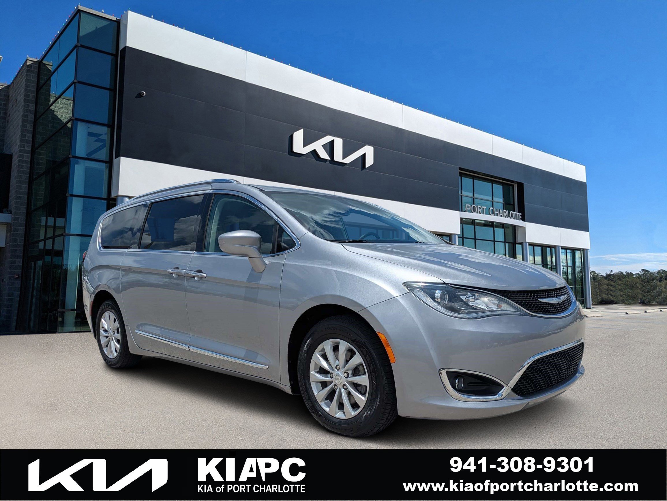 2018 Chrysler Pacifica Touring L Plus's photo