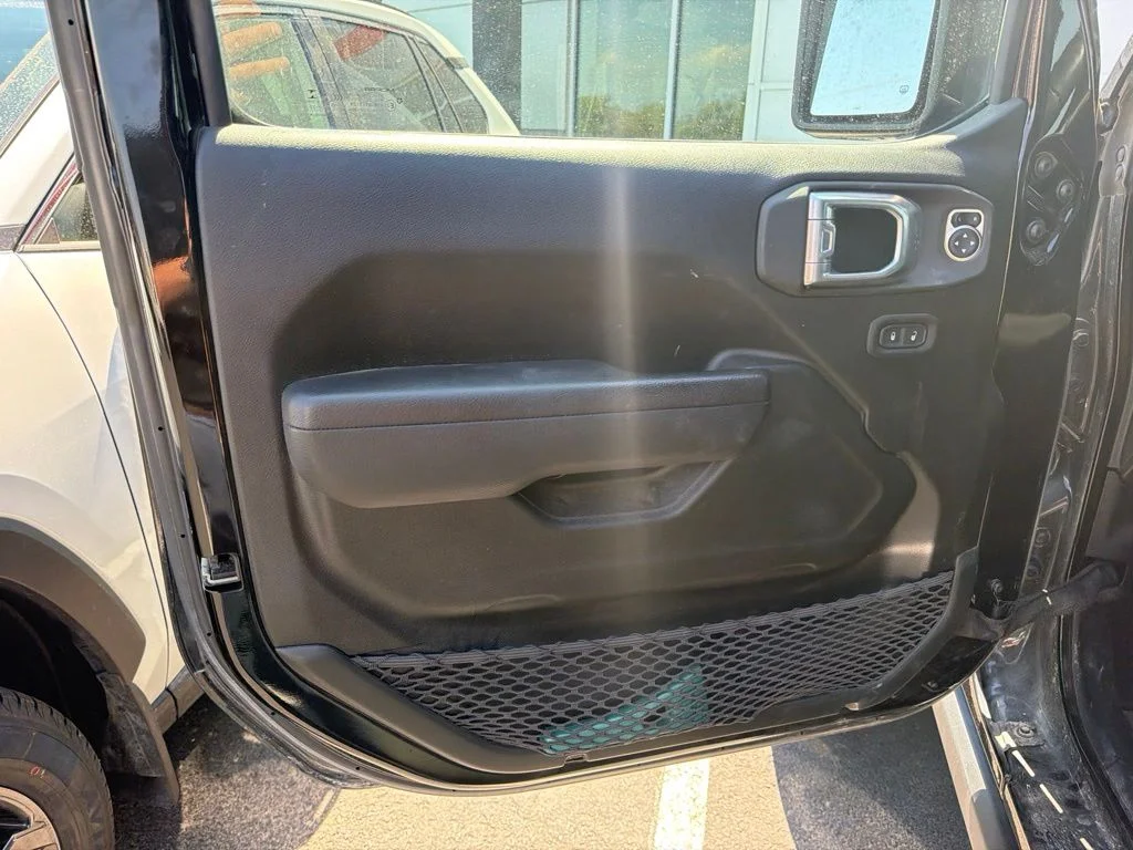 Used 2022 Black Clearcoat Jeep Mojave image 8