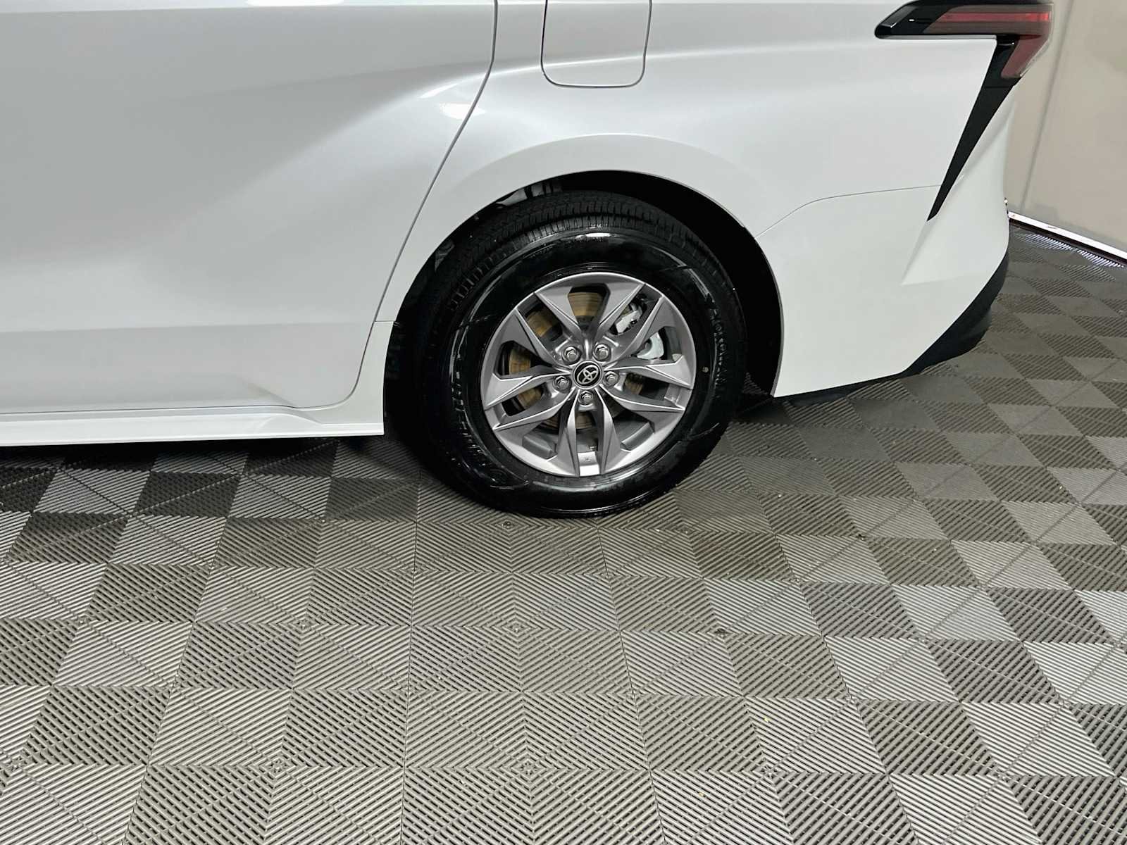 Used 2026 Wind Chill Pearl Toyota XLE image 33